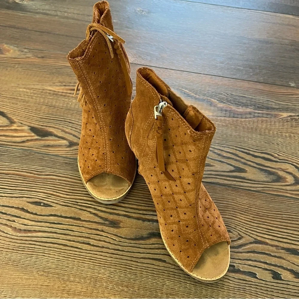 TOMS Rust Tassel Fringe Suede Leather Peep Toe Booties Size 6.5